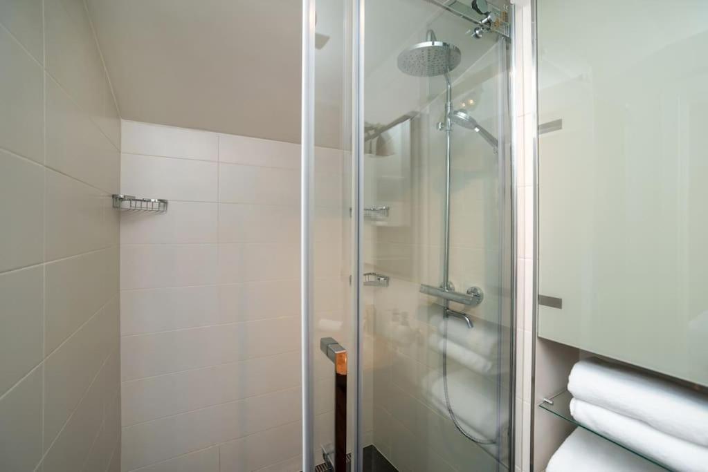 Luxurious And Chic Duplex 2 Bed Apartment *