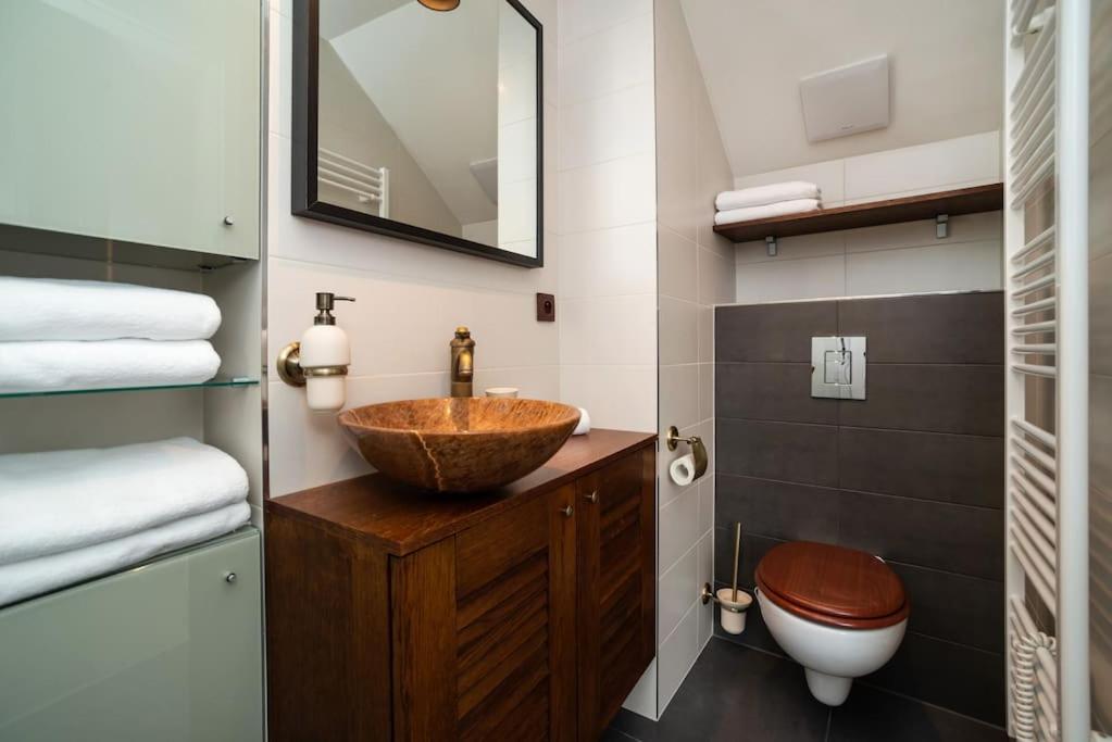 Luxurious And Chic Duplex 2 Bed Apartment Prague
