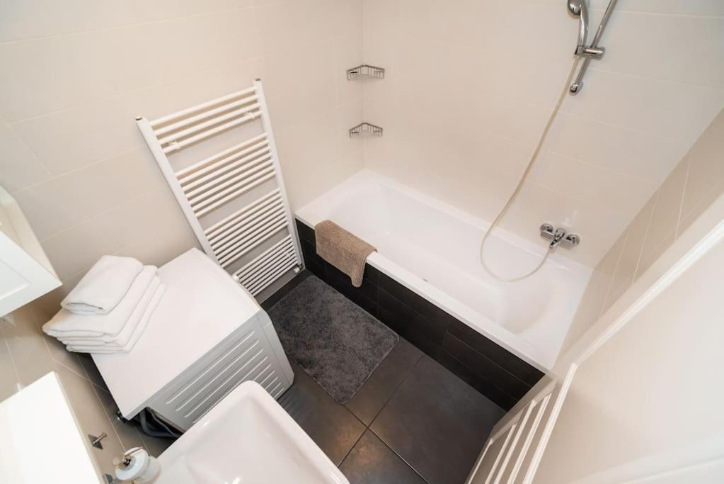 Luxurious And Chic Duplex 2 Bed Apartment