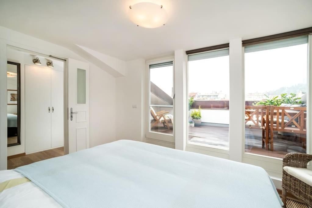 Luxurious And Chic Duplex 2 Bed Apartment Prague