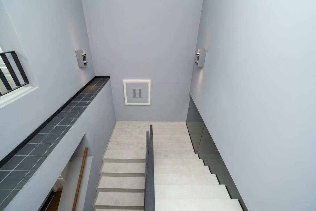 Luxurious And Chic Duplex 2 Bed Apartment Prague