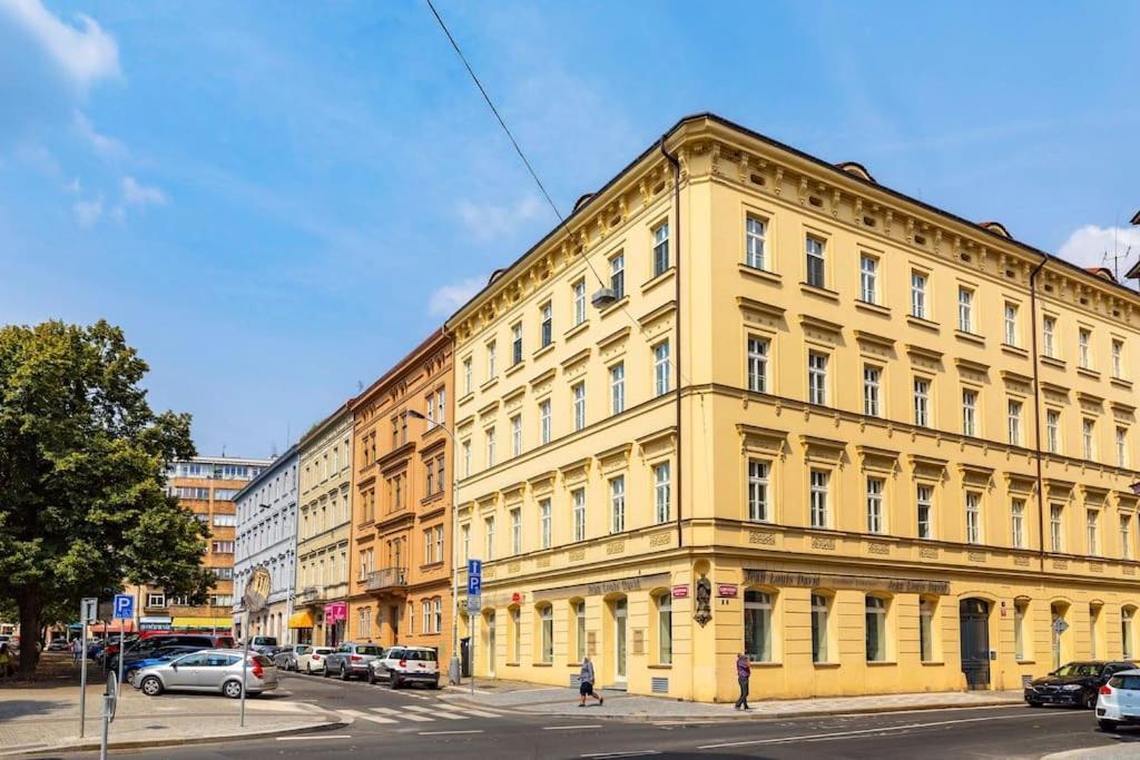 Luxurious And Chic Duplex 2 Bed Apartment