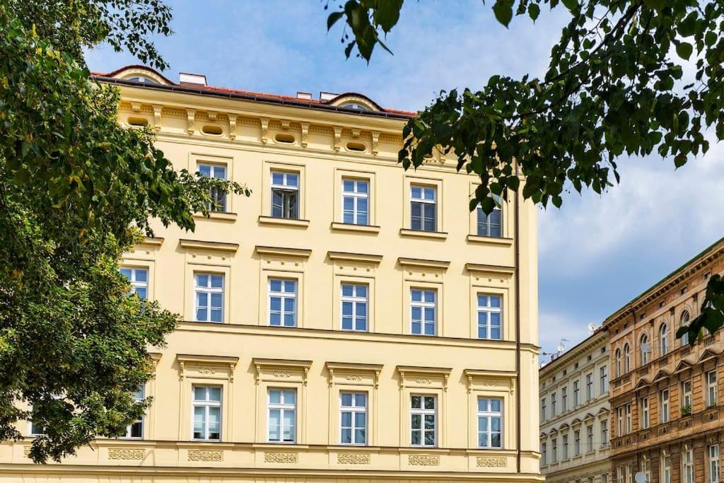 Luxurious And Chic Duplex 2 Bed Apartment